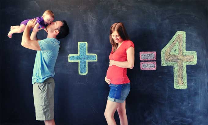 2 + 2 = 4. Math has never looked so lovely than with this family portrait. (Image Source: HANNA MAC)