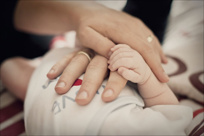 Family Ties. You just want to stare at this photo and think about how genuinely beautiful this idea is. It’s a must-shoot for the family! (Image Source: