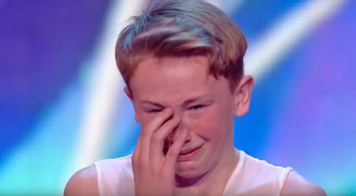 Boy is bullied and called ‘gay’ because he dances – Then Simon says 4 words that make audience cheer