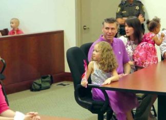 Princesses surprise 5-year-old girl in court to make her adoption magical