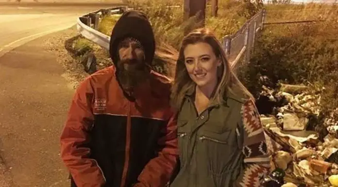 Homeless Man Saves Young Lady Stranded on Highway With His Last $20