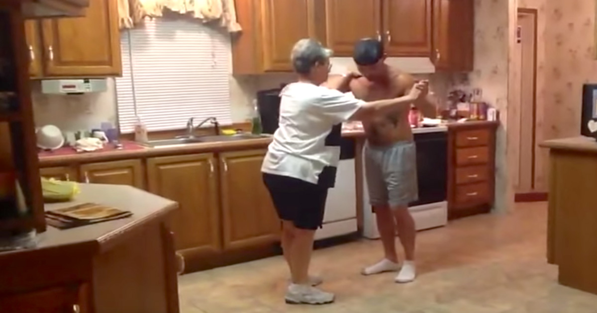 Mother And Son Boogie Together In An Incredible Fashion