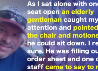 Man Facebook post goes viral after an elderly customer unexpectedly passed him a note