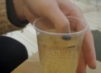 Woman discretely dips her hand into her drink, when her nail changes colors she calls 911 This could save your life!