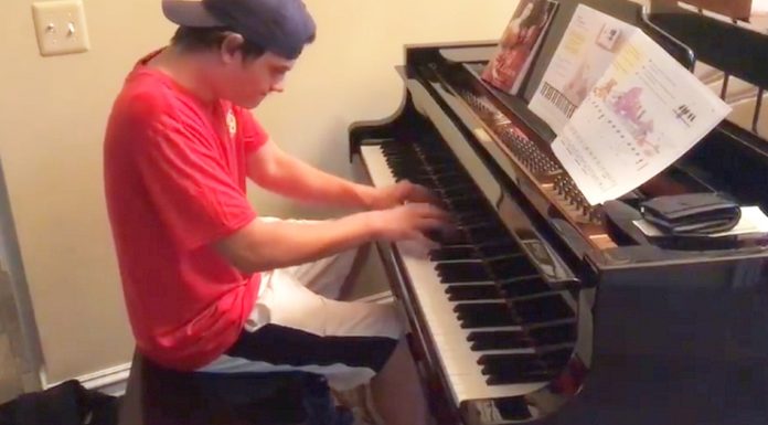 Pizza Delivery Guy Plays Customers Piano Inside Their Own Home