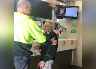 Australian Construction Worker Pays For Elderly Man’s Breakfast
