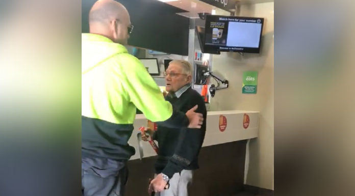 Australian Construction Worker Pays For Elderly Man’s Breakfast