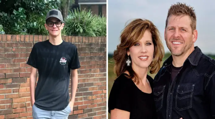 Teen Dining Alone At Lunch Can’t Believe What Classmates Do