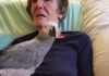 Dying woman says final goodbye to her parrot: The bird’s instant reaction leaves us in tears