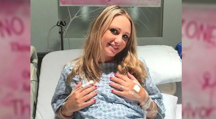 Mom Unable To Breastfeed Uses Clever Sign In Delivery Room