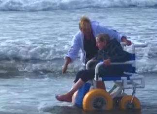 90-Year-Old Wheelchair-Bound Woman Visits Beach For 1st Time
