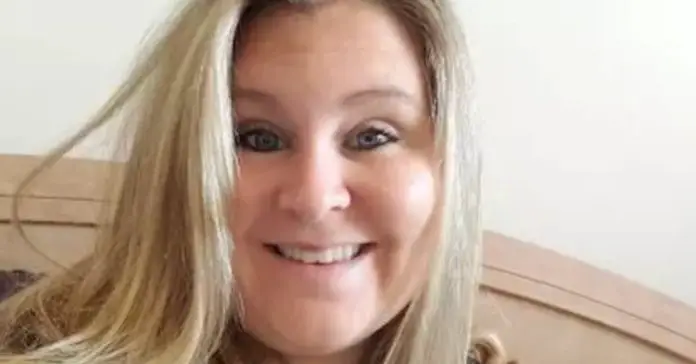 Breastfeeding Mom Sues Texas RoadHouse After Manager Tries to Cover Her With Napkin