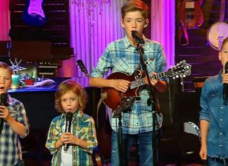 Josh Turner’s Boys Sing With Dad’s Powerful Voice Onstage