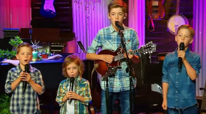 Josh Turner’s Boys Sing With Dad’s Powerful Voice Onstage