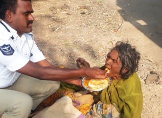 80-Year-Old Destitute Woman Curled up Days on Street Until Traffic Cop Steps In