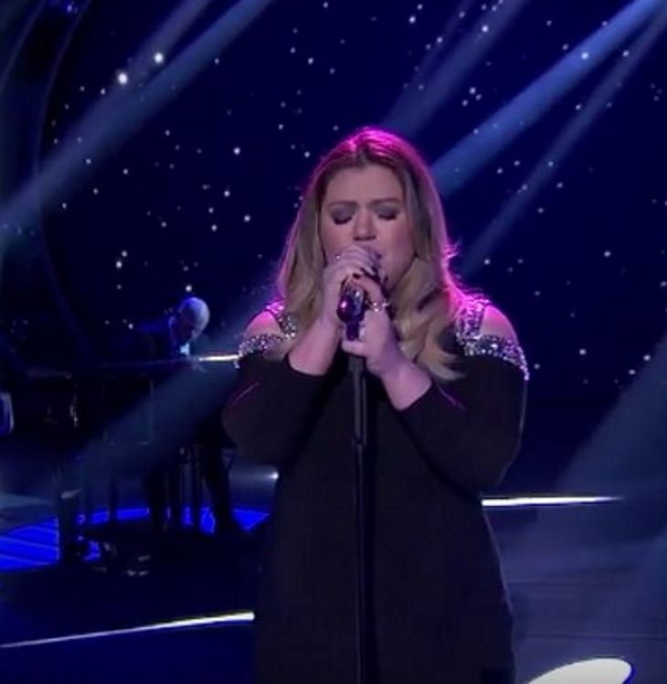 Kelly Clarkson pours her heart out in song on idol causing Keith urban ...