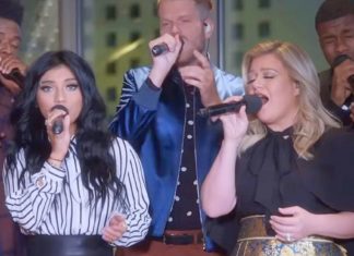Kelly Clarkson And Pentatonix Join Together For Christmas Performance