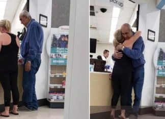 Woman captures moment when old man can’t afford to pay for his medication until stranger steps in