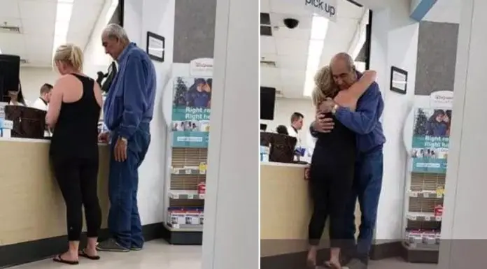 Woman captures moment when old man can’t afford to pay for his medication until stranger steps in