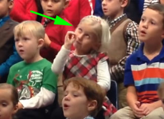 5-yr-old girl sings and signs Xmas song at holiday concert for her deaf parents