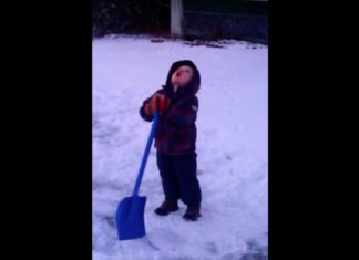 4-yr-old boy has had enough of shoveling snow so he sends Jesus a hilarious message that’s winning the internet