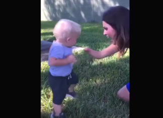 Toddler embraces stranger when he notices they have something in common
