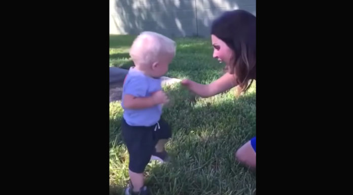 Toddler embraces stranger when he notices they have something in common