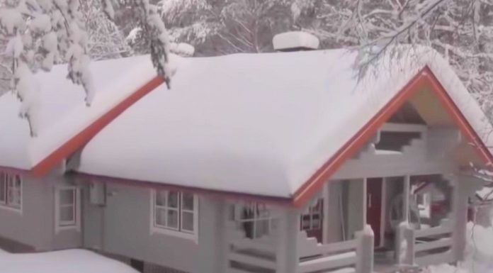 Clever Winter Tip For Removing Snow Off Your Rooftop