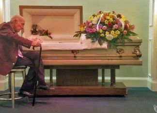 Old man looks at wife of 59 years and says “I know you can’t hear me, but I love you”