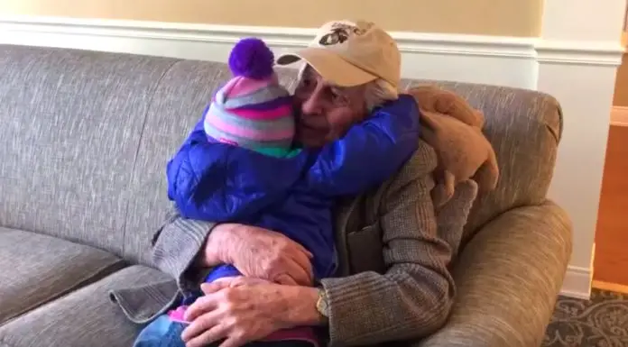 Little Girl and Veteran Become Best of Friends