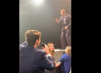 Fan impresses Michael Buble when asked to sing at concert