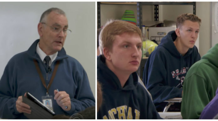 Ex-Vet, teacher hides special secret from students