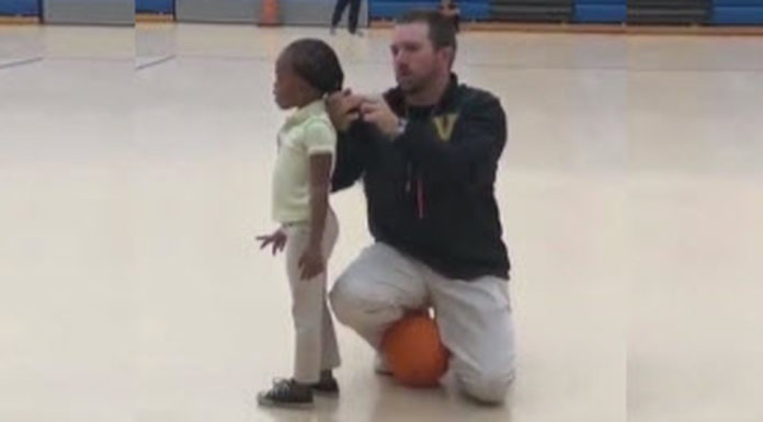 Coach goes viral online for this one act during kids’ basketball game