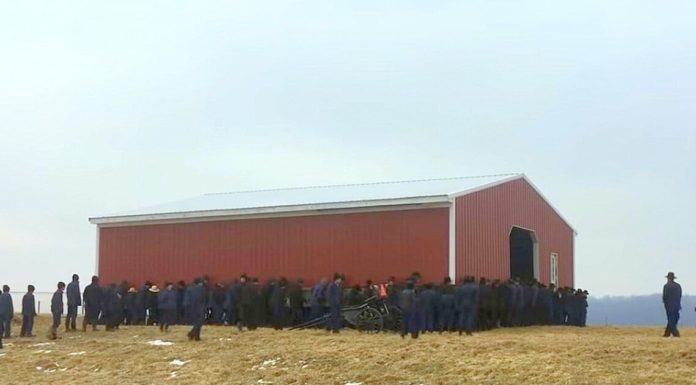 200 Amish men lift barn with bare hands and move it to new location