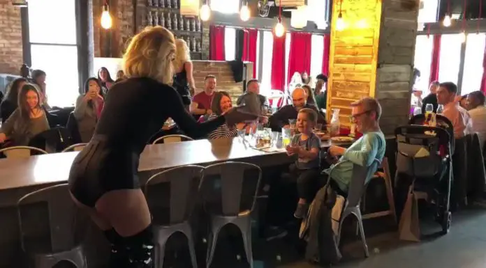 Drag queen performs ‘Baby Shark’ for toddler at drag brunch
