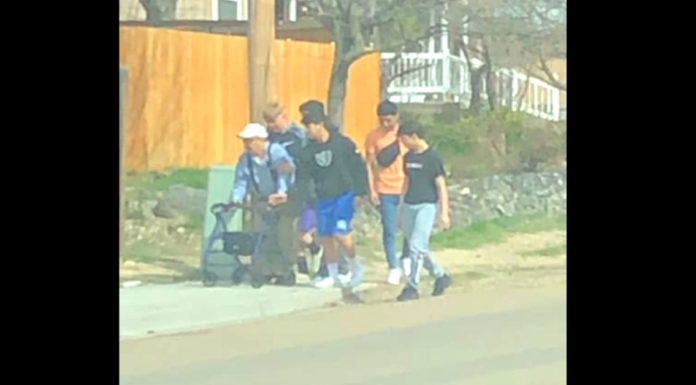 Teenage Boys Help Elderly Man Who Finds Himself Needing Help