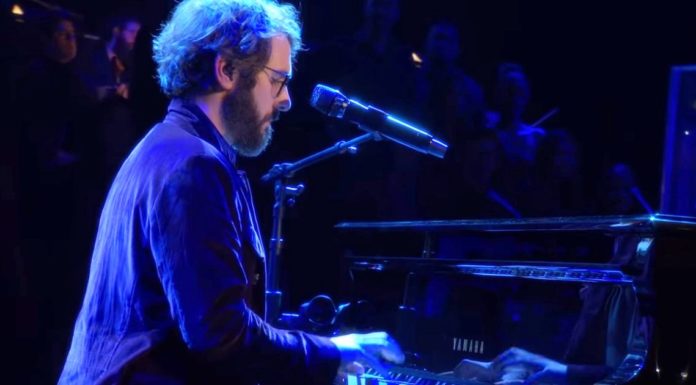 Josh Groban Moves Crowd With Live Performance