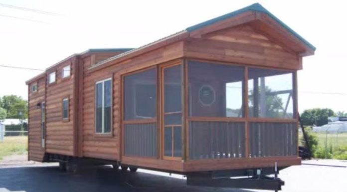 This House On Wheels Comes Fully Furnished and Sleeps 6 People
