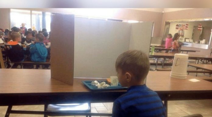 6-year-old boy forced to eat lunch behind a screen because his parents dropped him off 1 minute late