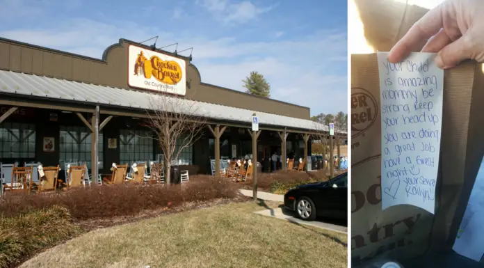 Waitress sees a crying mom at Cracker Barrel, leaves note on her to-go bag