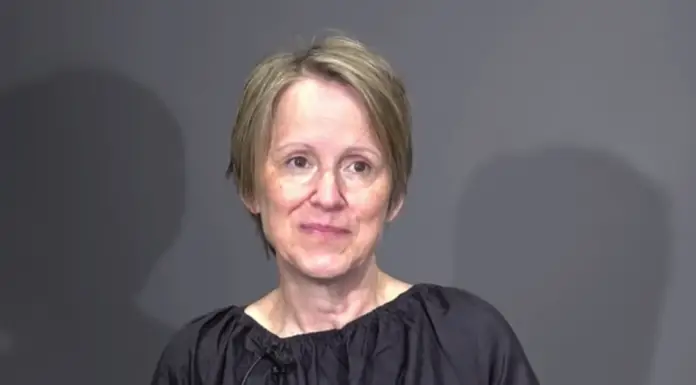 62-year-old can’t recognize herself after getting stunning makeover