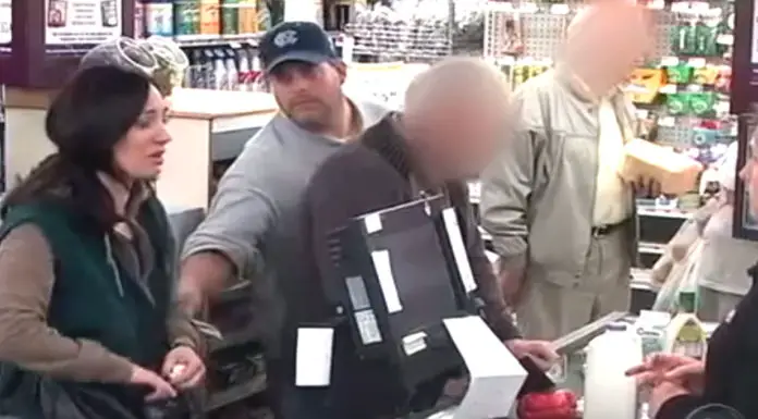 Single mom of 4 doesn’t have money for groceries, strangers step in when she needs it the most