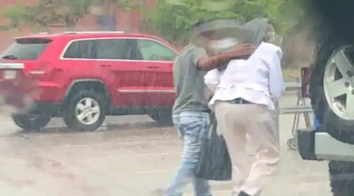 Teenager helps woman escape the rain not knowing a cop is watching