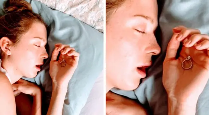 BF takes pictures with engagement ring in front of his GF without her noticing (22 pics)