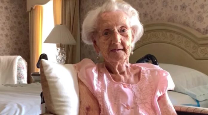 One of the last living female WWII veterans celebrates her 104th birthday