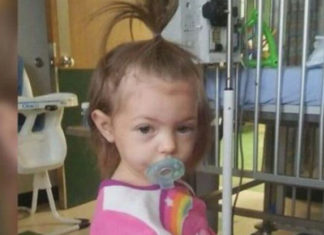 Boyfriend asked to check on baby and grandma makes a terrifying discovery