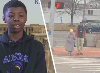 Teen caught on camera offering help to an elderly blind woman