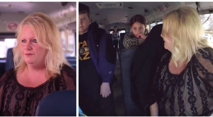 Bus Driver Holds Little Girl Back on Bus After Children Hop Off, Dad Learns It’s for Her Hair