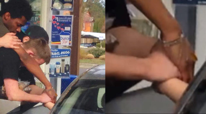 Teens see woman crying in car – immediately grab her hands, not knowing they’re being filmed