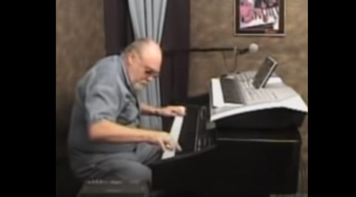 Piano Player Takes “Boogie Woogie” to a Whole New Level